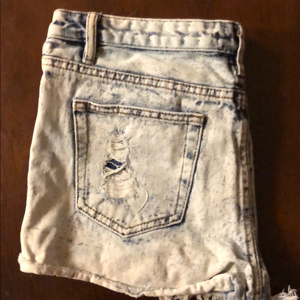 Shorts - Picture 4 of 4